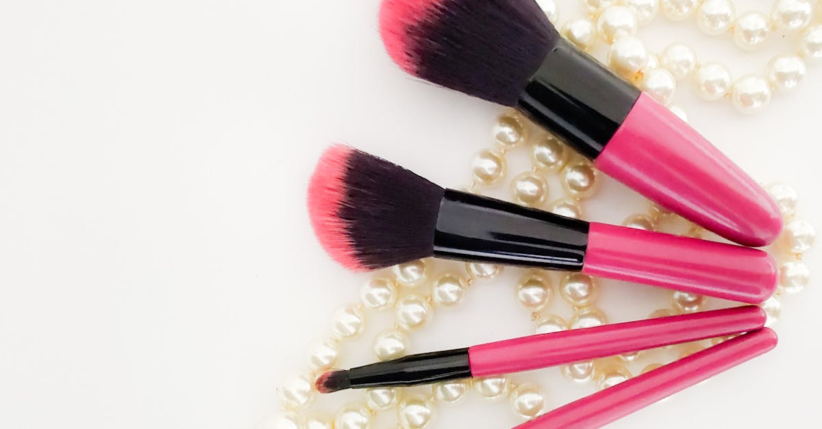 Cream vs. Powder vs. Liquid Eyeshadow: Which Formula is Right for You?