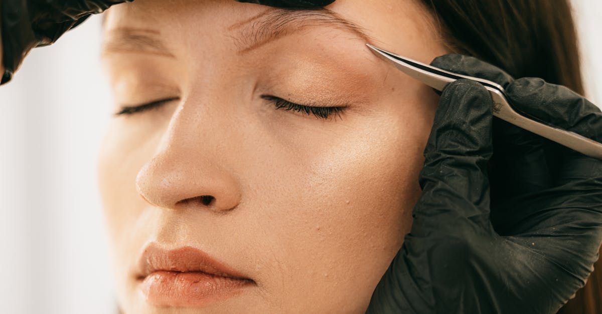 Best Eye Makeup for Tired Eyes: Brightening Tips for Fatigued Eyes