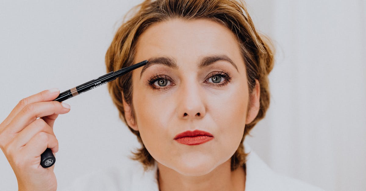 Eyebrow Pencil Guide: How to Choose, Apply, and Fill Your Brows Naturally