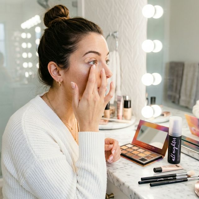 How to Make Eyeshadow Last All Day Without Fading or Creasing