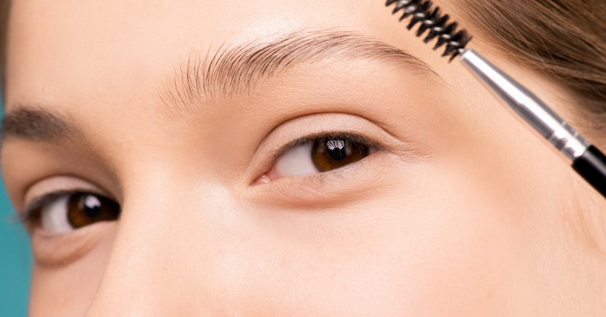 How to Hide Morning Puffy Eyes with Makeup (Fast Beauty Fixes)